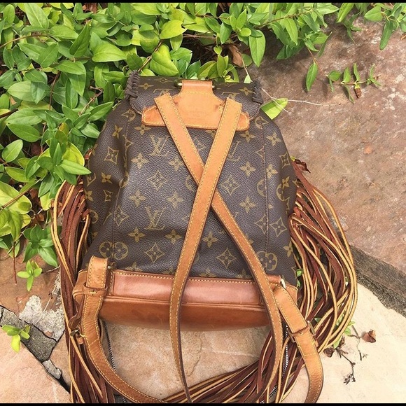Finged Louis Vuitton Montsauris backpack - Picture 2 of 6